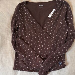 Hollister Women's Dark Brown Floral Long Sleeve Top